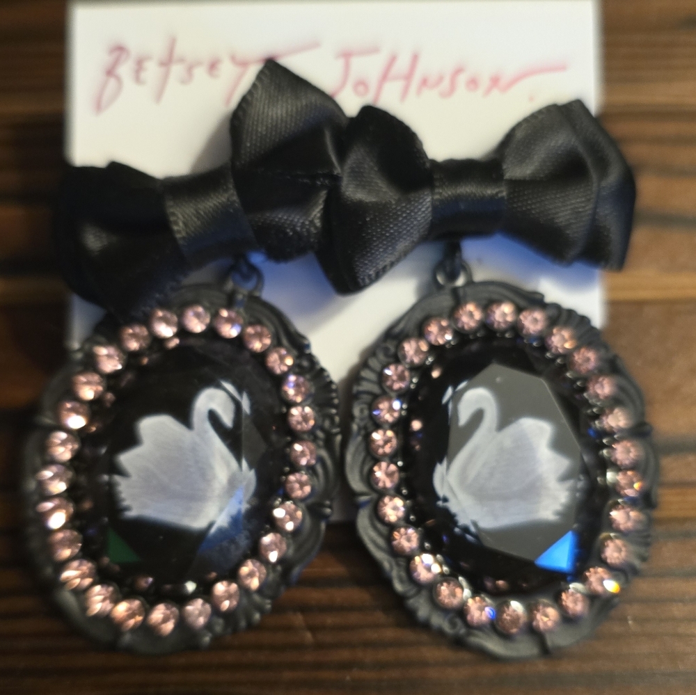 Betsey Johnson Black Bow Swan  Earrings! - Picture 8 of 12